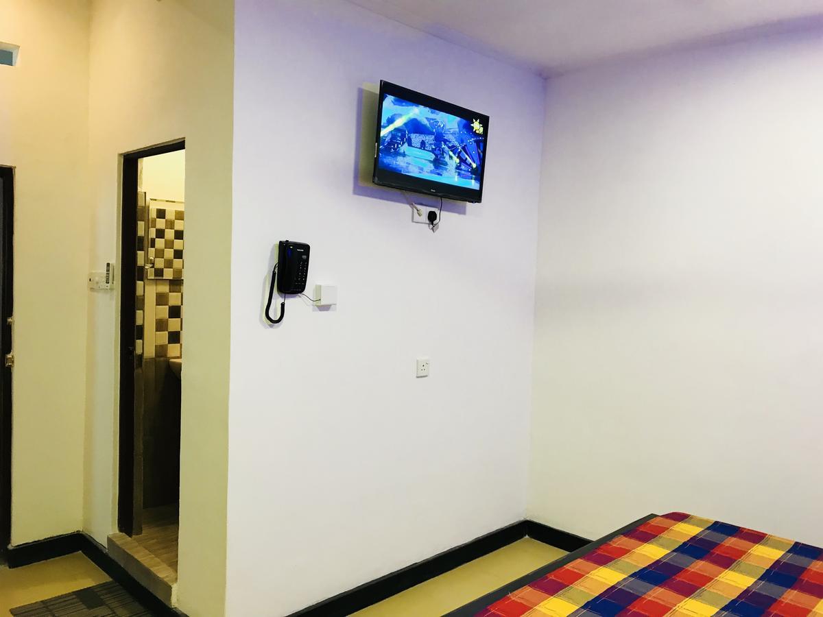 Travellers Halt Hotel Ratnapura Ngoại thất bức ảnh