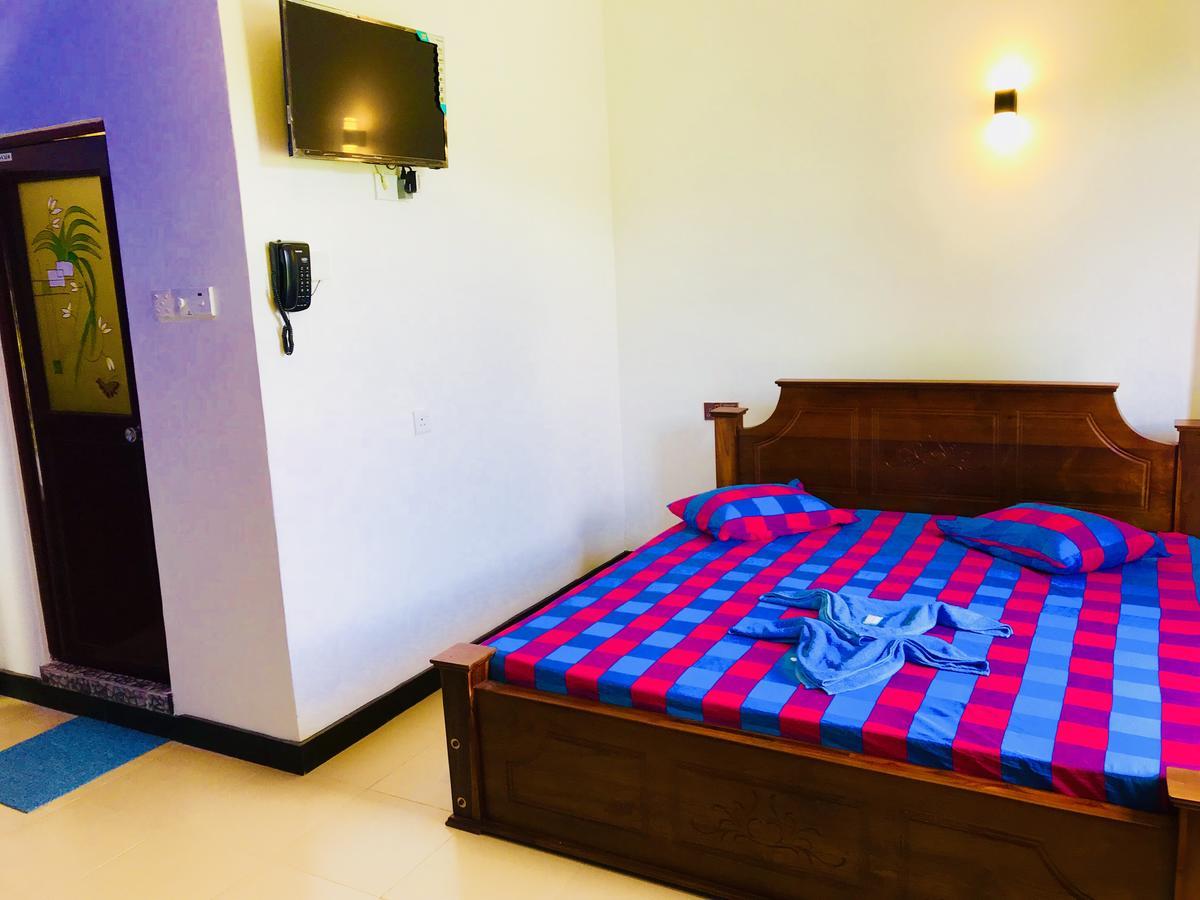 Travellers Halt Hotel Ratnapura Ngoại thất bức ảnh